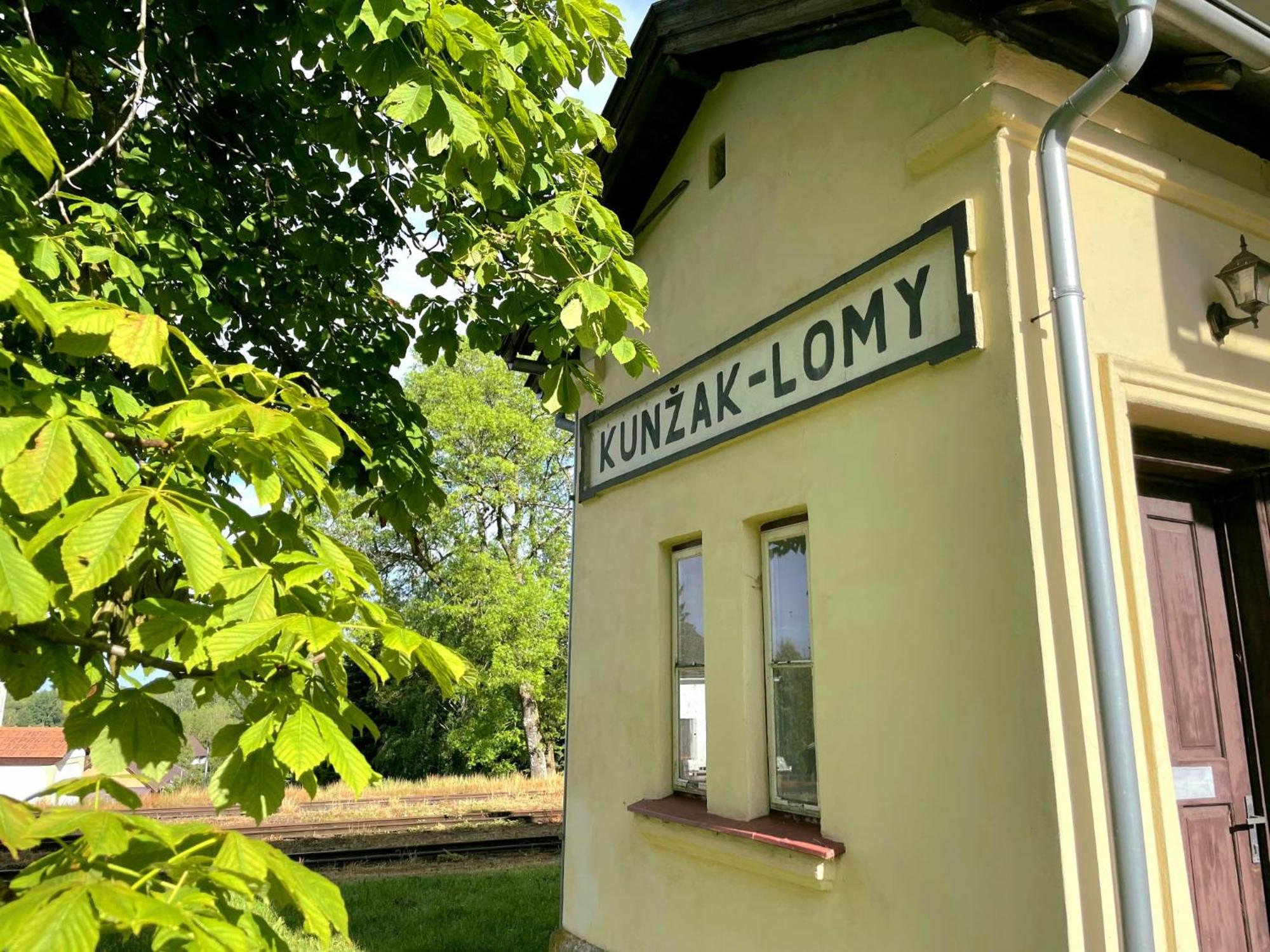 Uzkokolejky - Kunzak - Lomy Apartment *